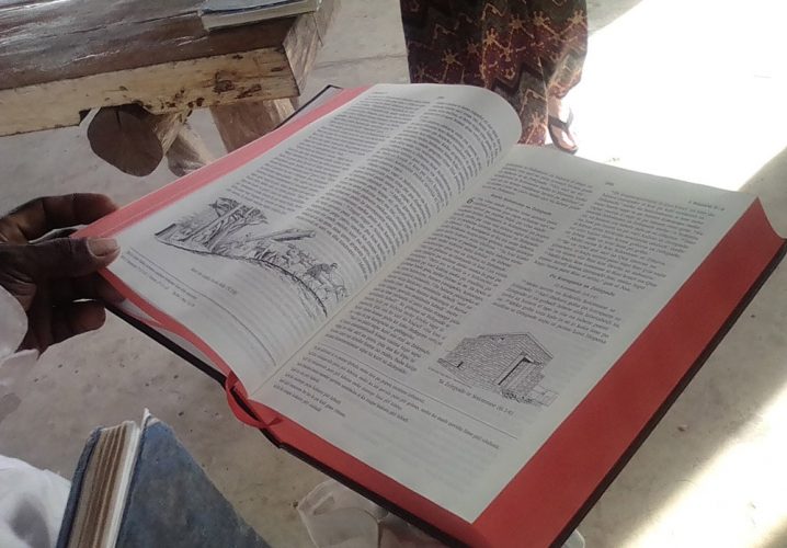 Roviana-language Bible